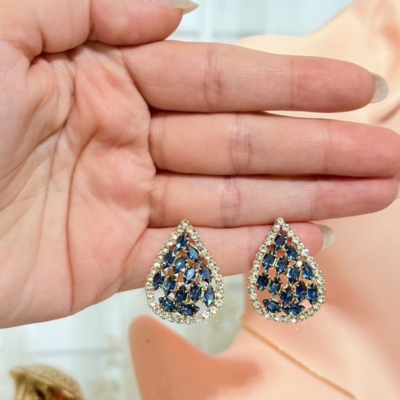 ⚜️ Elegant Teardrop Blue and Gold Earrings - Picture 9 of 9
